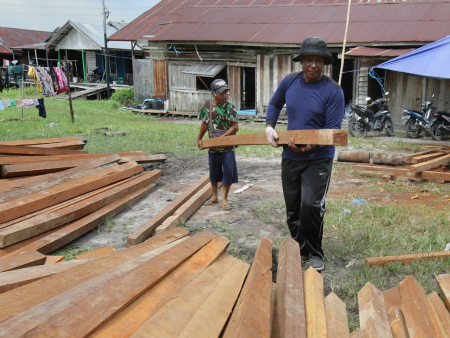 ANGKUT BALOK KAYU
