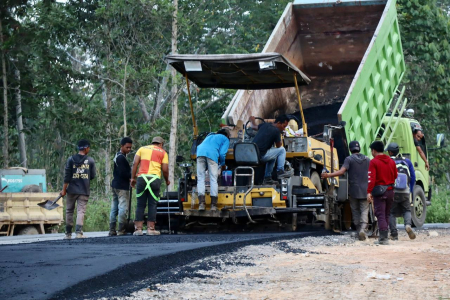 PENGASPALAN JALAN LINTAS BANJARBARU BATULICIN