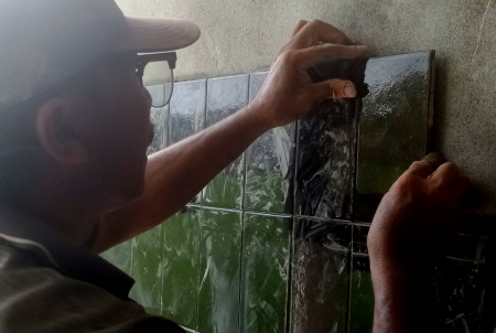 MENGUKUR KERAMIK DINDING