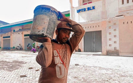 PEKERJA BANGUNAN di BLK BLORA