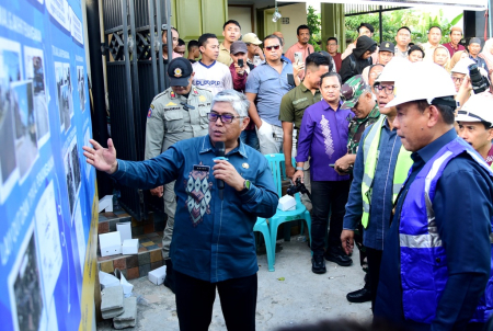 REKONSTRUKSI JALAN RUSAK