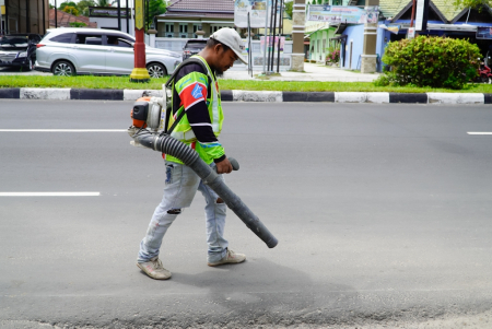BERSIHKAN DEBU dan PASIR
