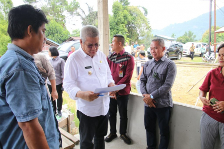 PJ. GUBERNUR KALBAR  TINJAU PEMBANGUNAN RTLH