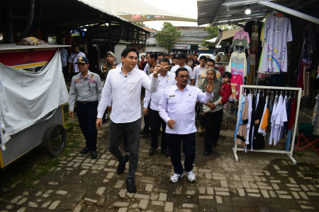 BUPATI INDRAMAYU TINJAU PASAR MAMBO