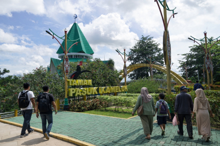 WISATA TAMAN PASUK KAMELOH
