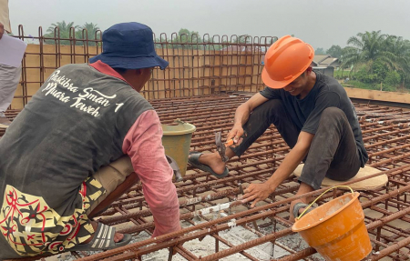 PASANG BESI LANTAI JEMBATAN