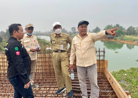 TINJAU PEMBANGUNAN JEMBATAN BAHANDANG 