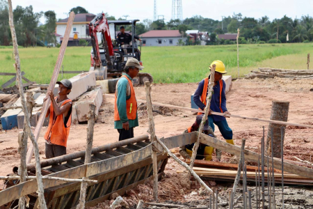 RAPIKAN TUMPUKAN KAYU
