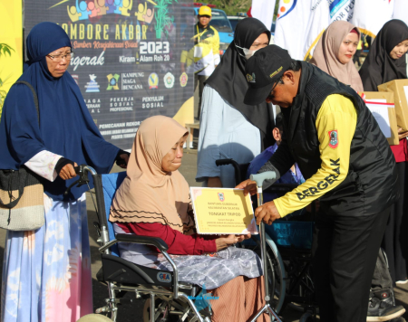 PEMPROV KALSEL BANTU TONGKAT TRIPOD