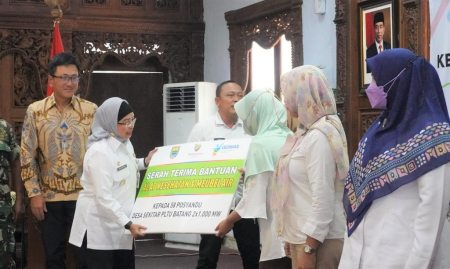 BERI BANTUAN ALAT KESEHATAN
