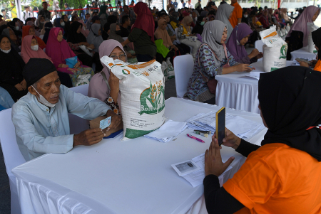 PENYALURAN BANTUAN PANGAN CADANGAN BERAS PEMERINTAH