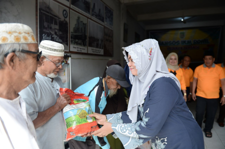 BAGIKAN SEMBAKO KEPADA KAUM DHUAFA 
