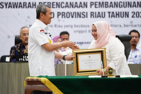 PENGHARGAAN PEMBANGUNAN DAERAH TERBAIK 