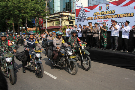  PEMBAGIAN PAKET BANSOS MELALUI OPERASI NCS DI MAKASSAR
