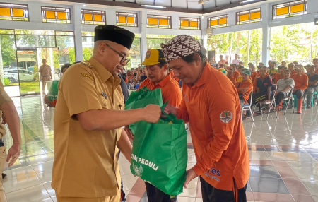BERIKAN BANTUAN SEMBAKO