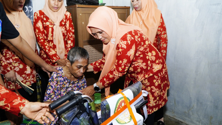 BANTUAN KURSI RODA DIFABEL