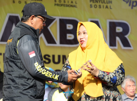 PENGANUGERAHAN PEMBINA PSKS