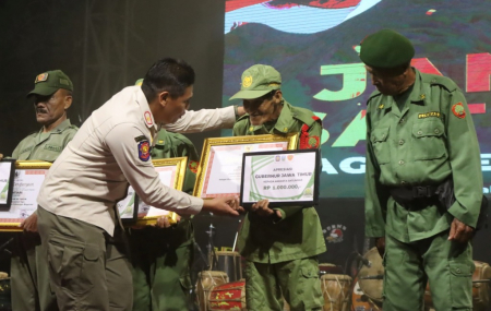 PENGHARGAAN BAGI ANGGOTA SATLINMAS