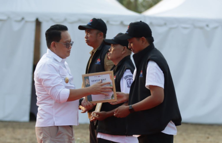 PENYERAHAN SERTIFIKAT PELATIHAN