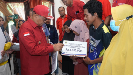 SERAHKAN BANTUAN PENGUATAN MODAL USAHA