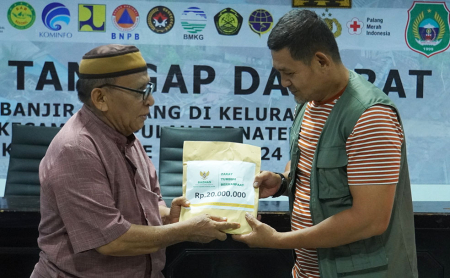 PEMBERIAN BANTUAN KORBAN BANJIR