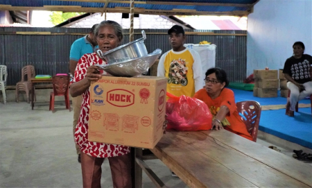 BANTUAN SINODE GPM KEPADA WARGA YARLER