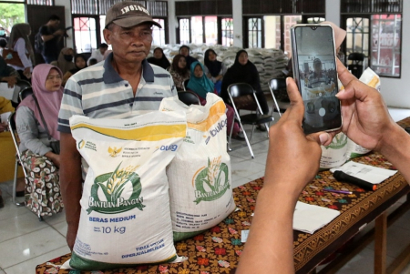DOKUMENTASIKAN PENERIMA BANTUAN