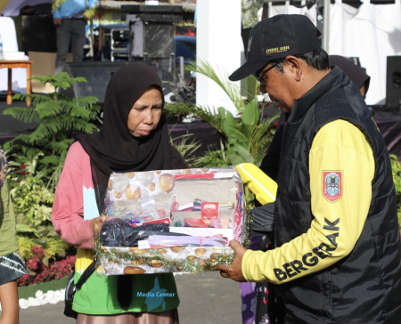 PEMPROV KALSEL BERI BANTUAN USAHA