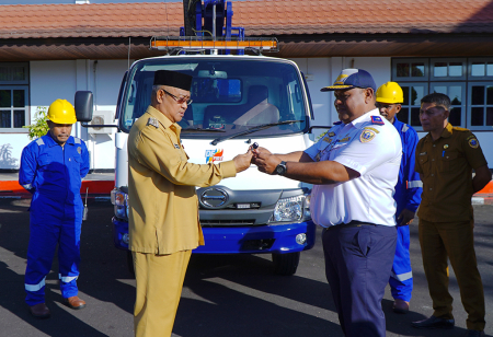 SERAHKAN KUNCI MOBIL CRANE SKYLIFT