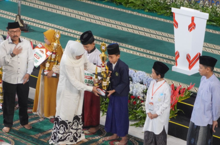 PENYERAHAN TROFI JUARA LOMBA ADZAN