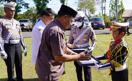 MELATIH SIKAP KEDISIPLINAN POLISI CILIK
