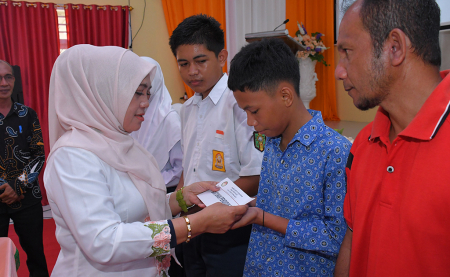 PEMBERIAN SANTUNAN PENDIDIKAN