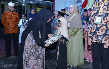 HADIAH JUARA I GOLONGAN TARTIL PUTRI
