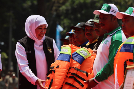 NELAYAN SELOREJO MENERIMA LIFE JACKET