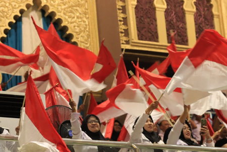 KIBARKAN BENDERA MERAH PUTIH