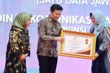 DISKOMINFO JATIM MERAIH 3 PENGHARGAAN