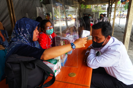 UKUR SUHU TUBUH PESERTA CAT