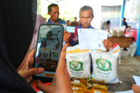 DOKUMENTASIKAN PENERIMA BANTUAN PANGAN