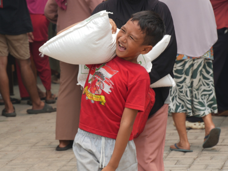 BAWA BERAS BANTUAN PANGAN 