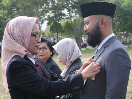 SEMATKAN SATYALANCANA KARYA SATYA