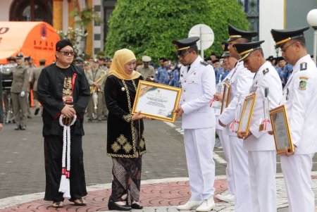 CAMAT BUMI AJI RAIH PENGHARGAAN