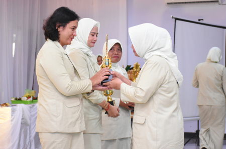 JUARA PEMBUATAN LAPORAN TERBAIK