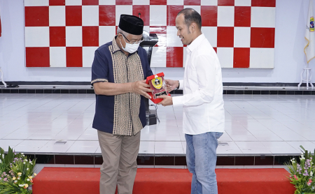 KENANG-KENANGAN UNTUK DEKAN FHUI