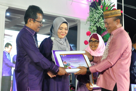 LOMBA FOTO KELUARGA KARAWO