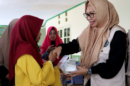 MEMULIAKAN ANAK YATIM