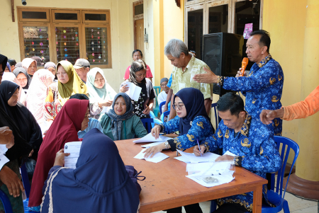 ATUR ANTRIAN PENGAMBILAN BERAS