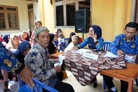 BAWA KTP UNTUK AMBIL BERAS