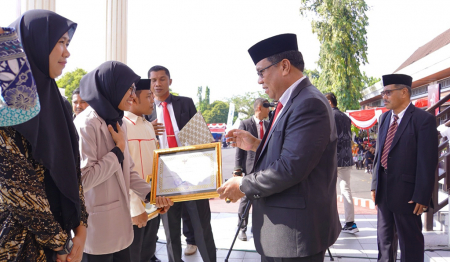 JUARA GANDA CAMPURAN LOMBA BADMINTON PEMUDA CUP
