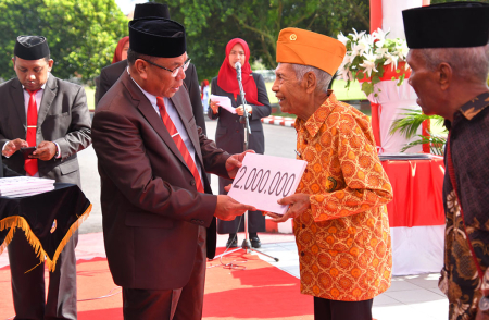 PENYERAHAN DANA KEHORMATAN