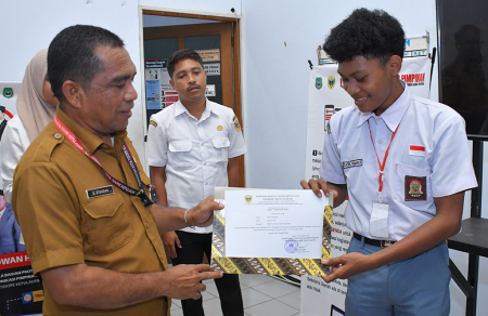 PENYERAHAN SERTIFIKAT SISWA PKL